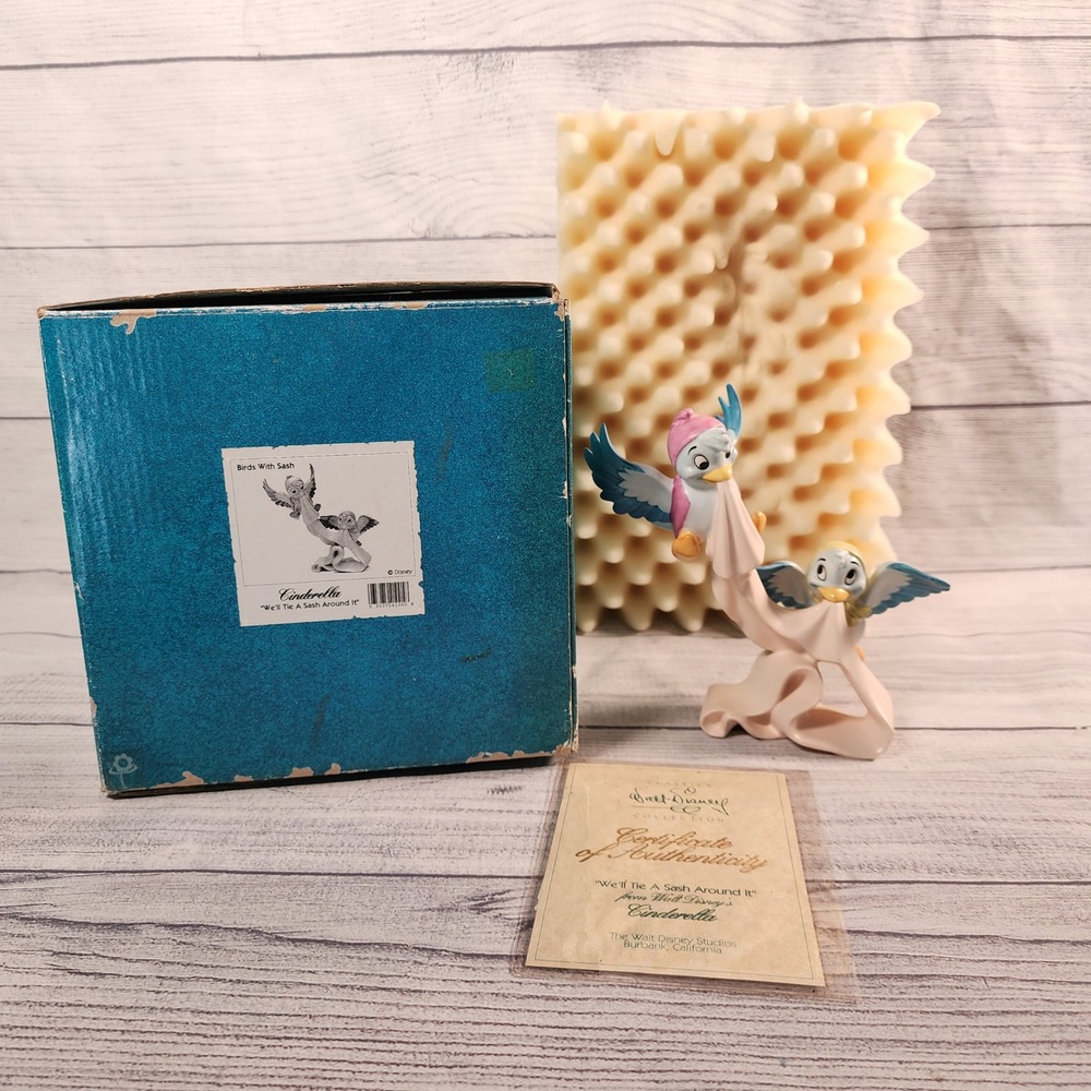 WDCC Cinderella Birds With Sash We'll Tie A Sash Around It Figurine Box COA